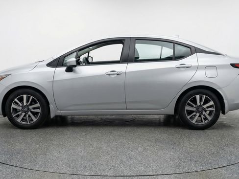 Used 2025 Nissan Versa SV image 5