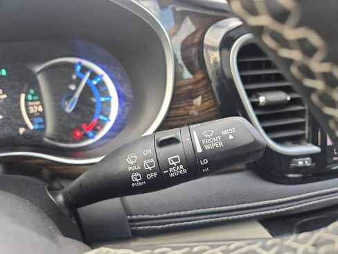 Used 2022 Chrysler Pacifica Limited image 19