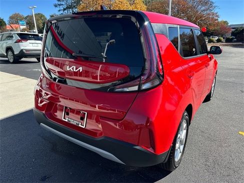 Used 2023 Kia Soul LX w/ LX Technology Package image 3