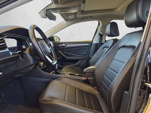 Used 2023 Volkswagen Jetta SE w/ Panoramic Sunroof Package FWD image 14