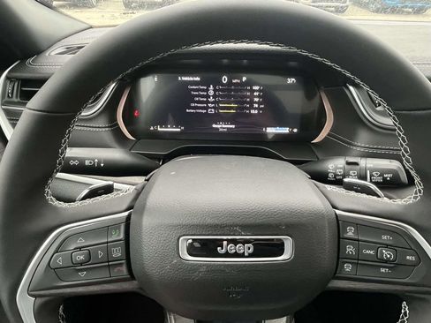 New 2025 Jeep Grand Cherokee L Limited w/ Black Appearance Package image 15