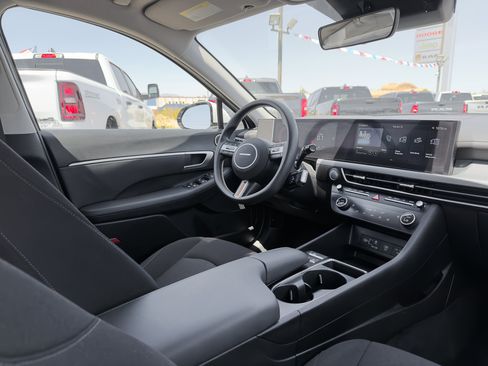 Used 2025 Hyundai Sonata SEL FWD image 9