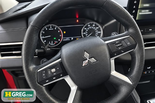 Used 2026 Mitsubishi Outlander ES FWD image 12
