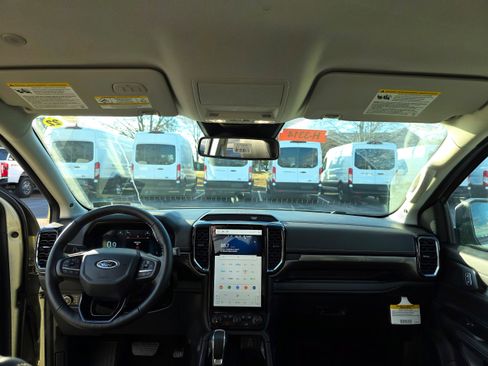 New 2025 Ford Ranger Lariat w/ FX4 Off-Road Package image 12