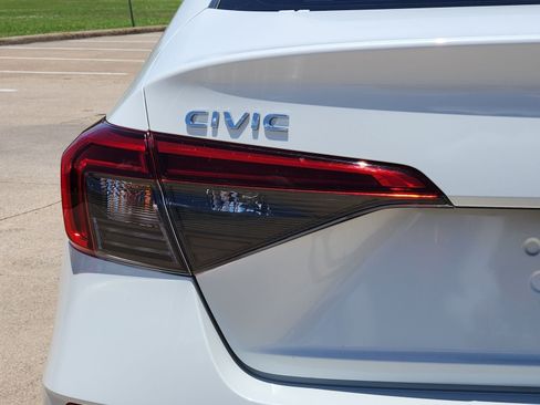 Used 2024 Honda Civic Touring image 15
