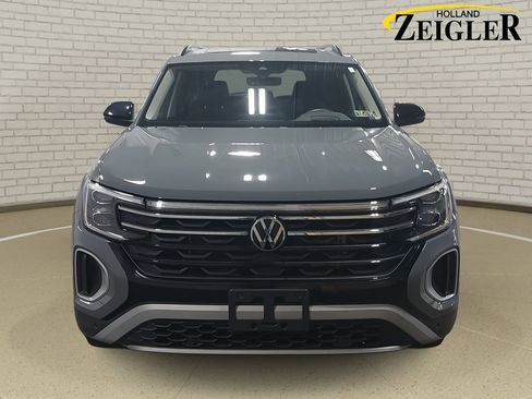 Used 2024 Volkswagen Atlas Peak Edition SEL image 2