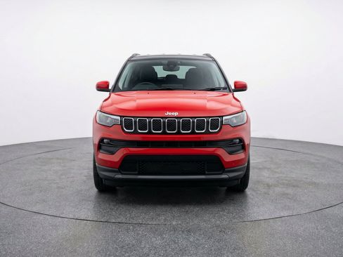 Used 2025 Jeep Compass Limited AWD/4WD image 2