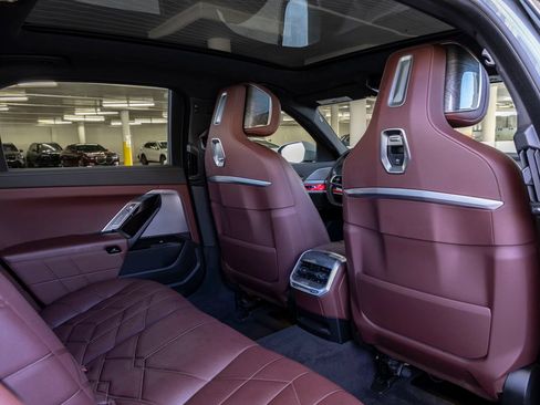 Used 2023 BMW 740i w/ Parking Assistance Package RWD image 27