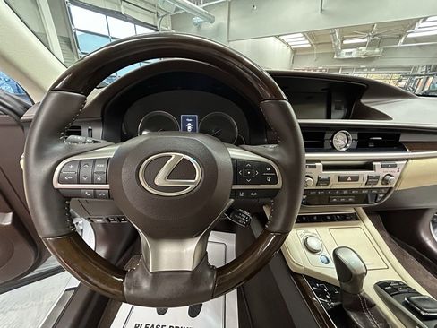 Used 2017 Lexus ES 350 350 w/ Luxury Package image 9
