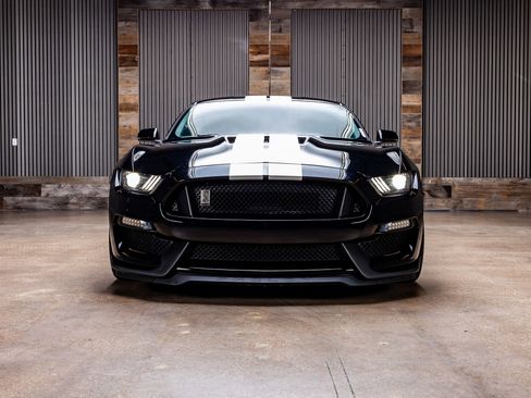 Used 2018 Ford Mustang Shelby GT350 w/ Electronics Package RWD image 2