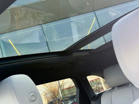 Used 2024 Land Rover Range Rover Velar Dynamic SE image 10