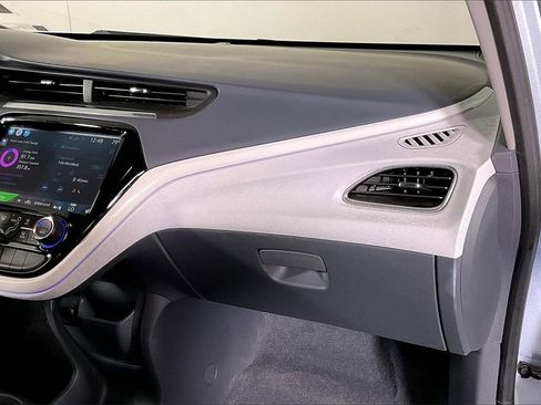 Used 2018 Chevrolet Bolt Premier w/ Driver Confidence II Package image 28