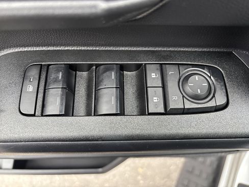 Used 2025 Toyota 4Runner SR5 AWD/4WD image 17