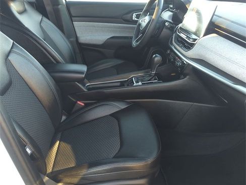 Certified 2024 Jeep Compass Latitude image 25