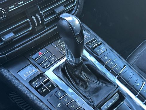 Used 2020 Porsche Macan image 22