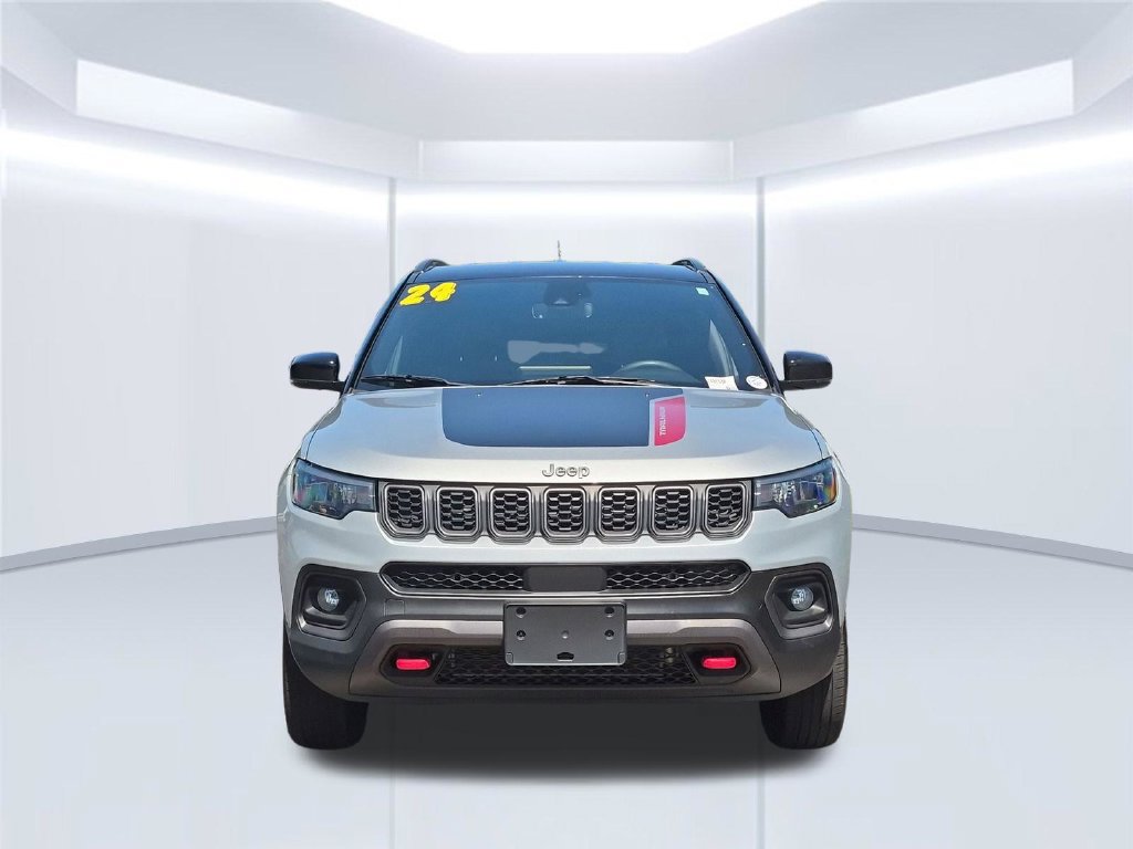 Used 2024 Jeep Compass Trailhawk AWD/4WD image 11