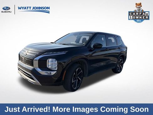 Used 2024 Mitsubishi Outlander SE image 1