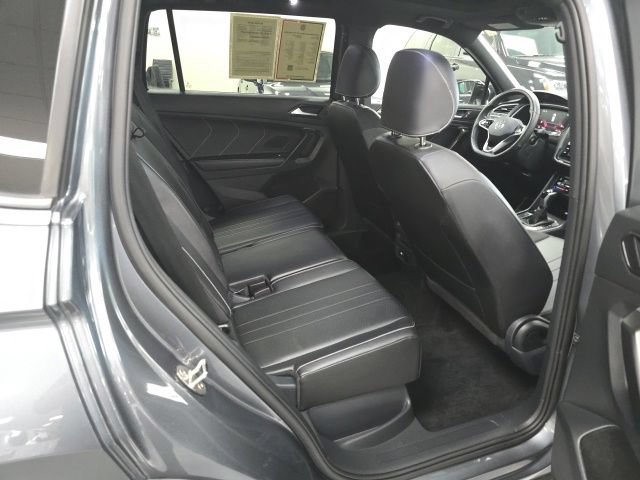 Used 2024 Volkswagen Tiguan SE R-Line AWD/4WD image 9