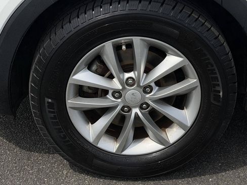Used 2017 Kia Sorento LX FWD image 5