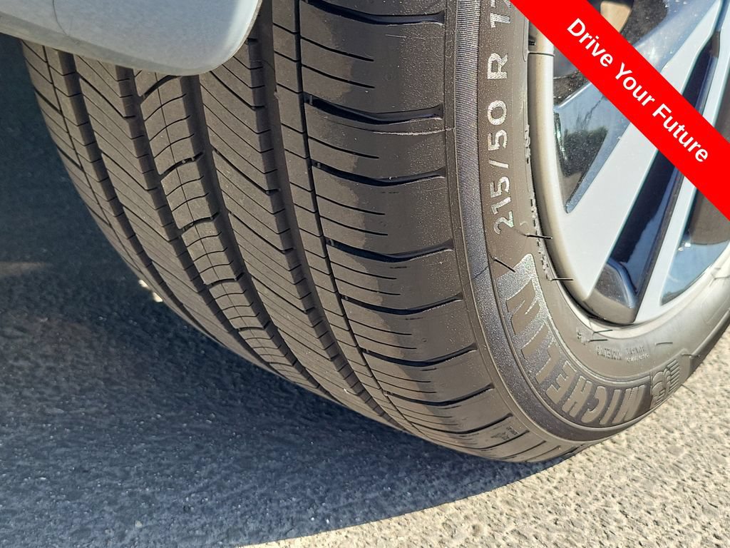 Used 2025 Nissan Sentra SV w/ SV Premium Package FWD image 33