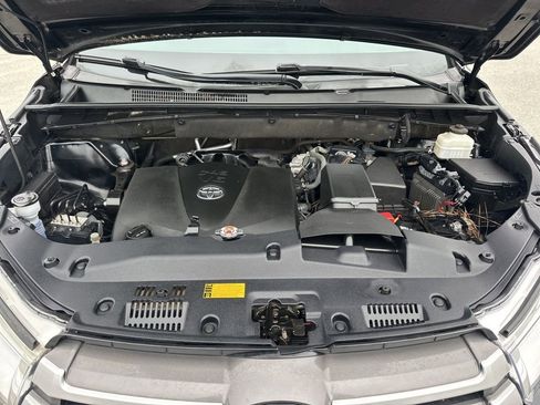Used 2019 Toyota Highlander XLE image 38