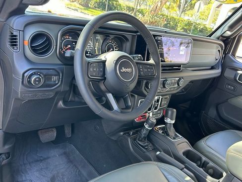 Used 2025 Jeep Gladiator Mojave image 48