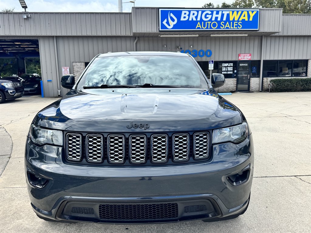Used 2017 Jeep Grand Cherokee Altitude RWD image 4