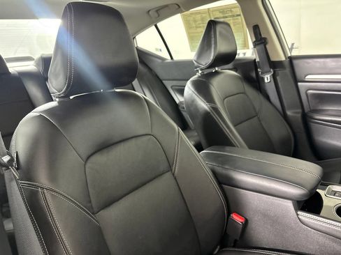 Used 2024 Nissan Altima 2.5 SL FWD image 32