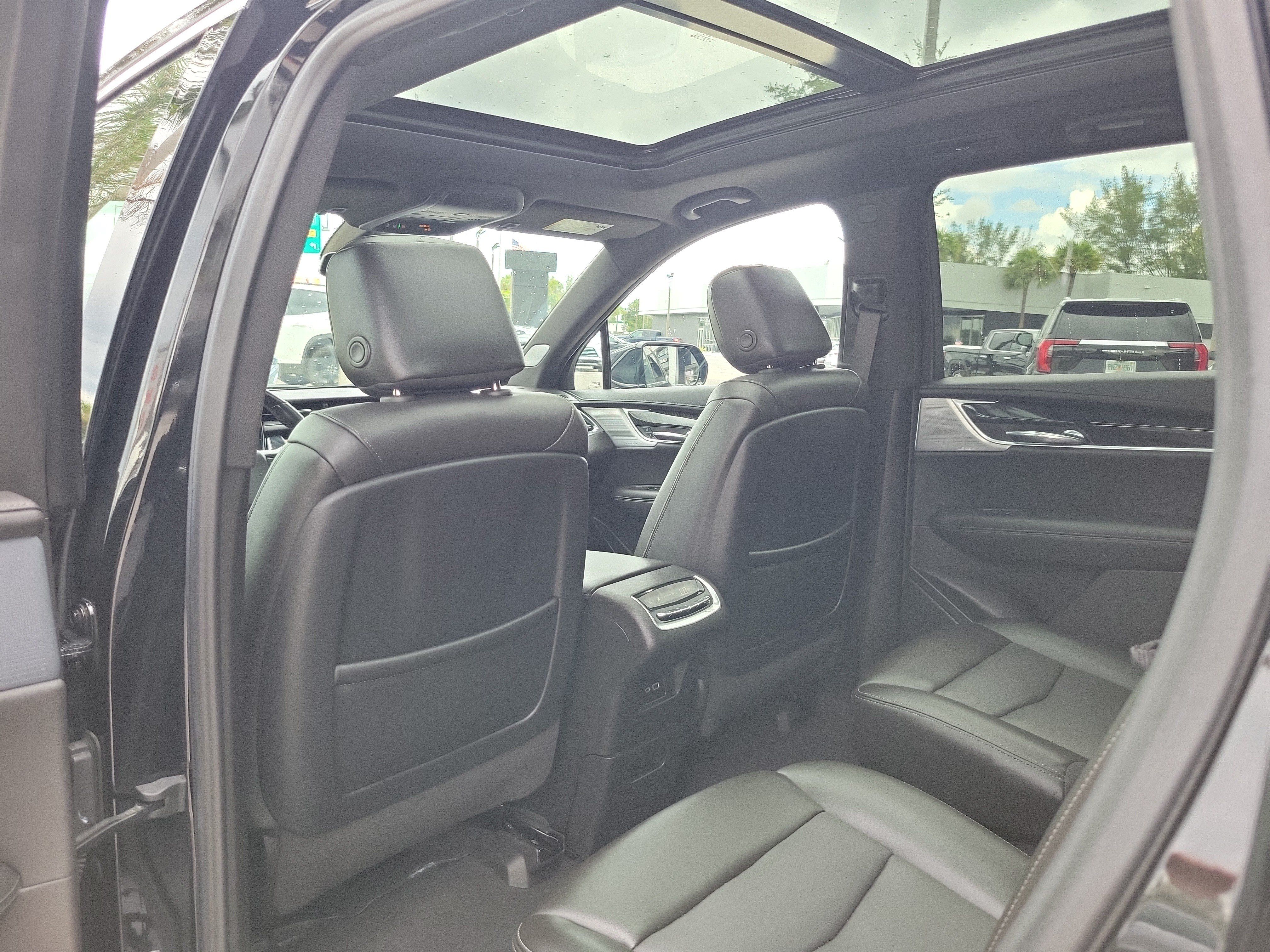 Used 2023 Cadillac XT6 Premium Luxury FWD image 16