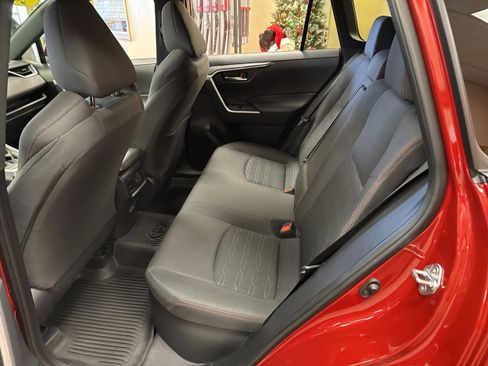 Used 2024 Toyota RAV4 SE w/ Weather & Moonroof Package image 26