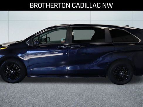Used 2024 Toyota Sienna LE AWD/4WD image 2