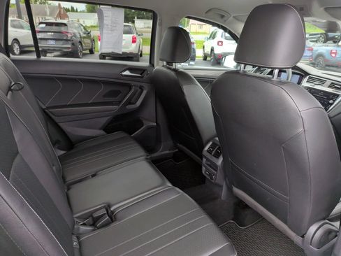 Used 2022 Volkswagen Tiguan SE AWD/4WD image 17