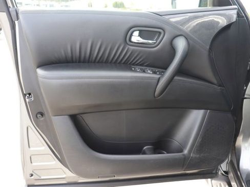 Used 2024 Nissan Armada SV image 8