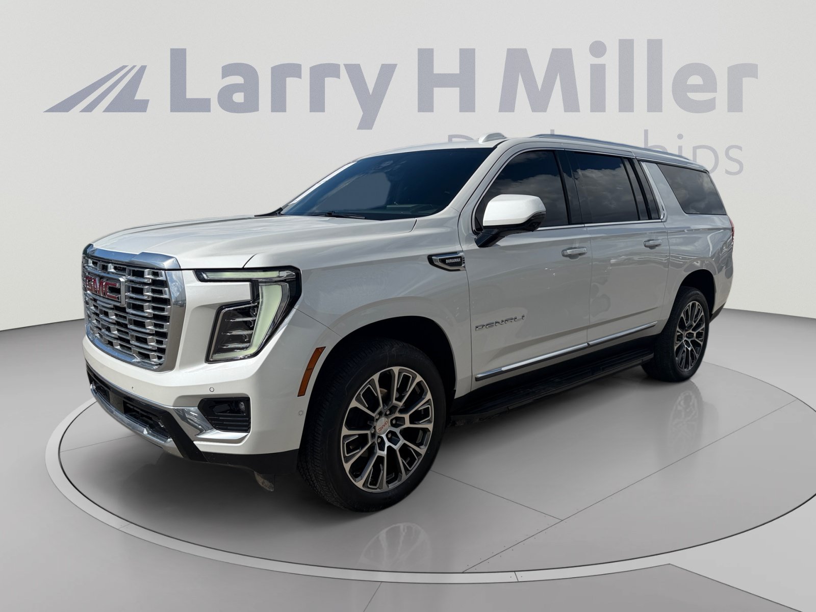 Used 2025 GMC Yukon XL Denali w/ Advanced Technology Package AWD/4WD image 1
