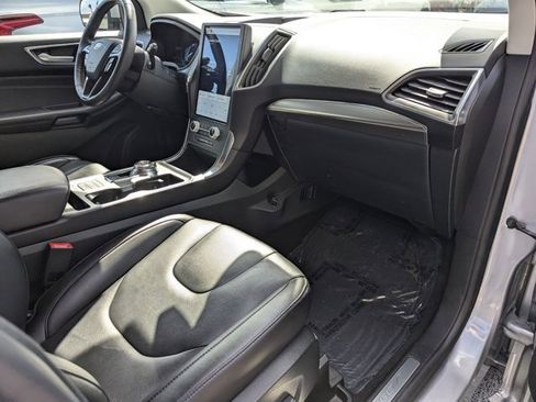 Used 2022 Ford Edge Titanium image 23
