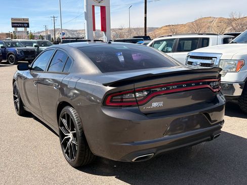 Used 2015 Dodge Charger SE w/ Popular Equipment Group image 3