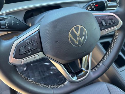 Used 2026 Volkswagen Tiguan SE FWD image 29