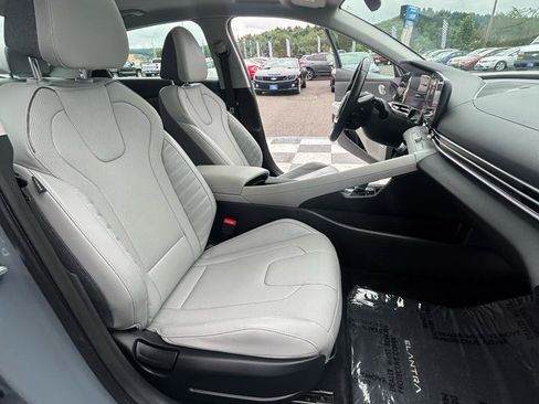 Used 2023 Hyundai Elantra Limited FWD image 27