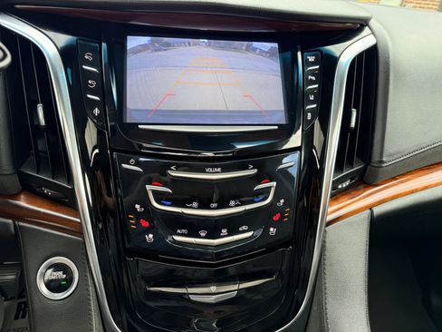 Used 2015 Cadillac Escalade Premium AWD/4WD image 9