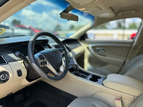 Used 2018 Ford Taurus SE FWD image 21
