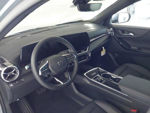 New 2026 Chevrolet Equinox LT w/ Convenience Package II FWD image 2