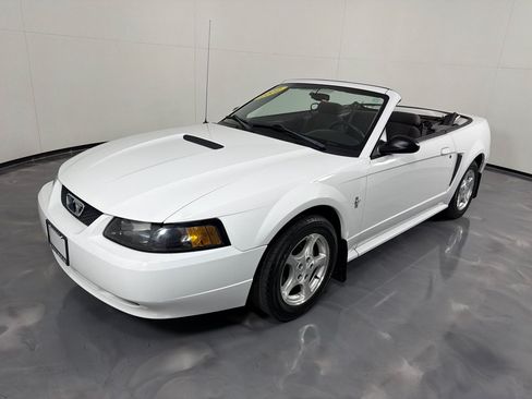 Used 2002 Ford Mustang Convertible RWD image 9