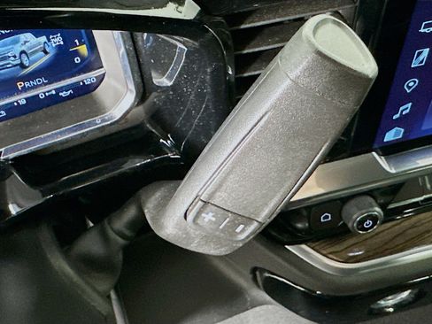 Used 2023 Chevrolet Silverado 1500 LT image 24