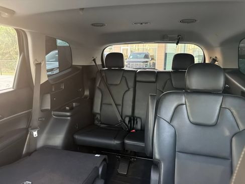 Used 2025 Kia Telluride S FWD image 16