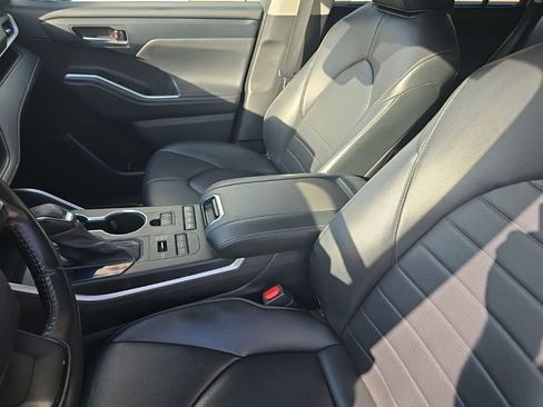 Used 2022 Toyota Highlander XLE image 23