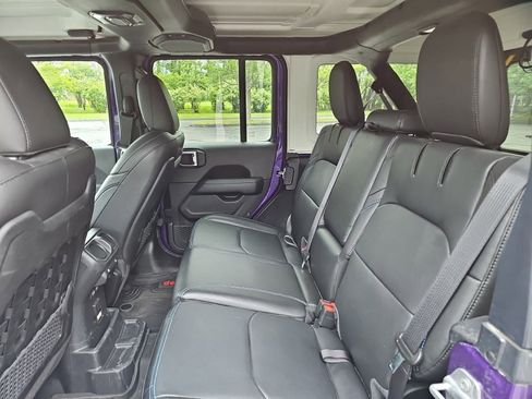 Used 2023 Jeep Wrangler Unlimited Rubicon 4xe w/ Cold Weather Group AWD/4WD image 18
