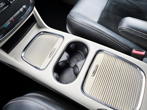 Used 2018 Dodge Grand Caravan SXT image 32