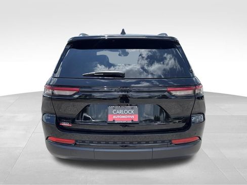 Used 2023 Jeep Grand Cherokee Altitude AWD/4WD image 7