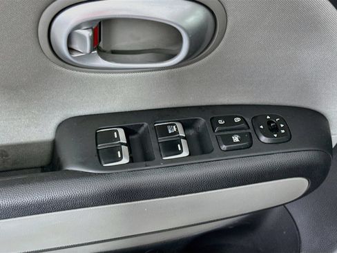 Used 2019 Kia Soul FWD image 17