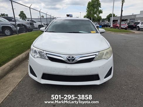 Used 2014 Toyota Camry LE FWD image 2